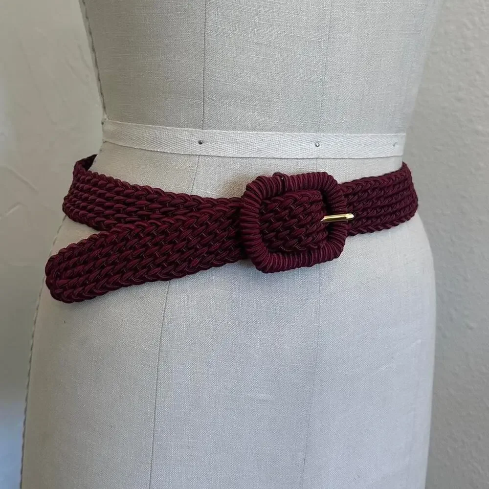Liz Claiborne women’s medium burgundy woven belt